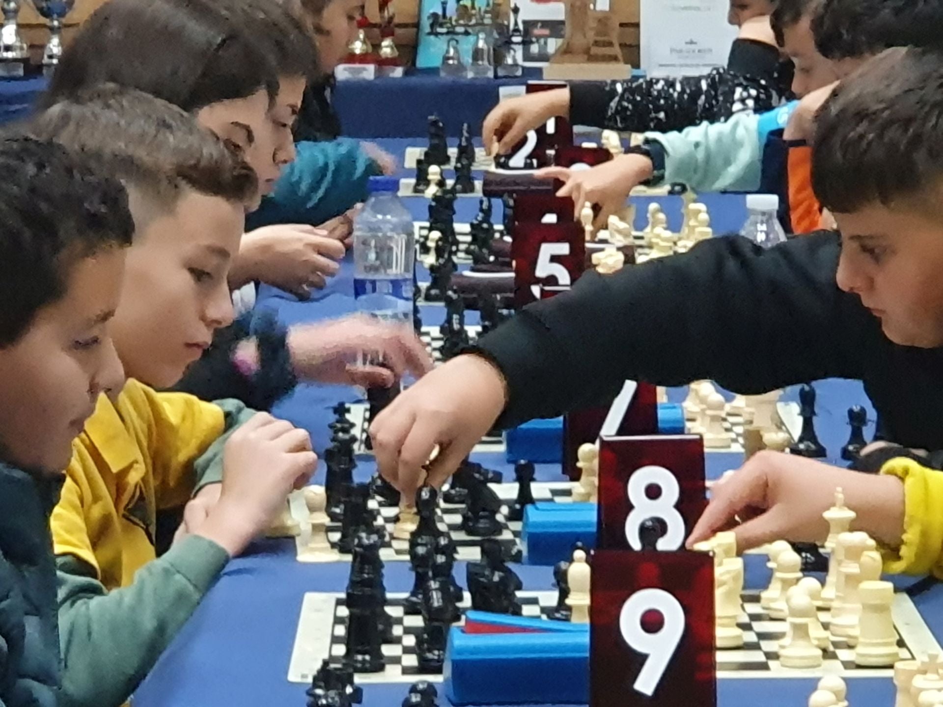 Los jugadores de las categorías inferiores en plena competición.