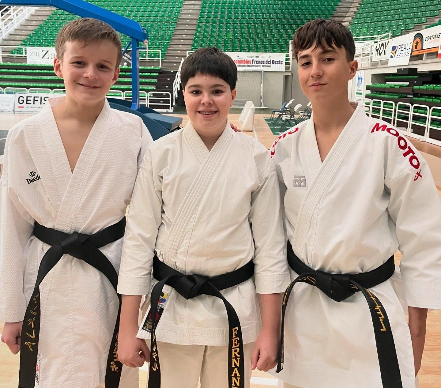 Nicolás Venturas, Aitor Vallinot y Ernesto Marcos, nuevos cinturones negros.