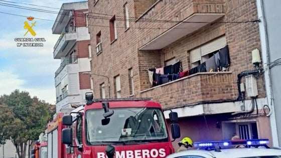 Un brasero origina un incendio en una vivienda de la calle Mérida