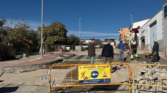 El Ayuntamiento prosigue con el plan de mejora de los pasos peatonales