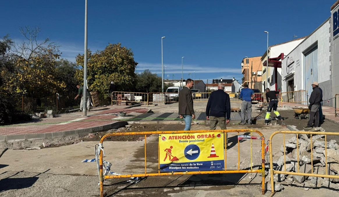 La calle Cerro de las Colmenas cortada por las obras.