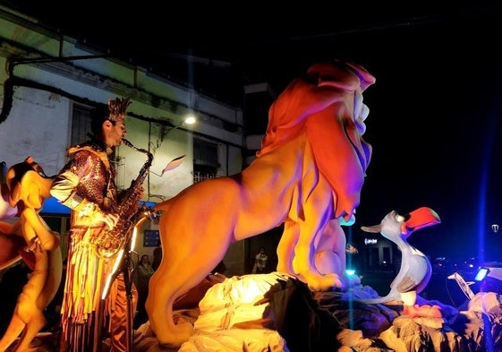 El Rey León llena de magia y gente el centro urbano de Jaraíz