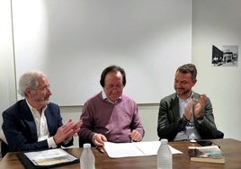 Dillana, Serradilla y Núñez durante la presentación de la novela.