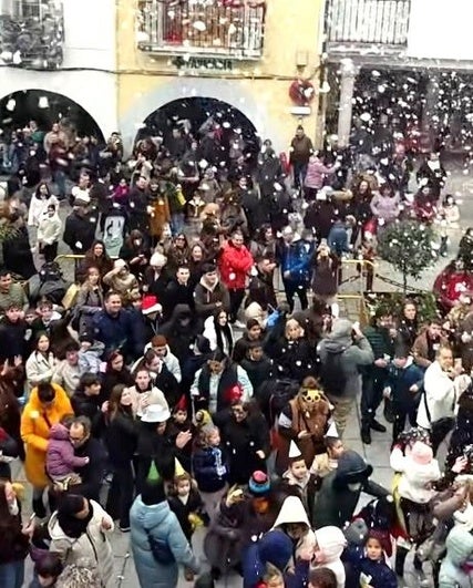 Los niños celebran sus primeras campanadas en la Plaza Mayor