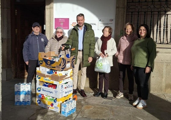 Cáritas recibe 110 kilos de alimentos de la ruta ciclista de Reyes