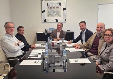 La estación de bombeo pendiente solo de la luz para que pueda funcionar