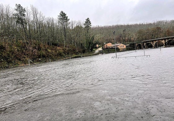 El Lago y la garganta de Pedro Chate, a rebosar de agua