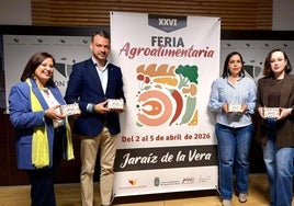 Acto de la presentación de la feria jaraiceña en el palacio provincial.