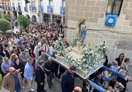 El obispo preside los cultos del lunes de Pascua de la Patrona
