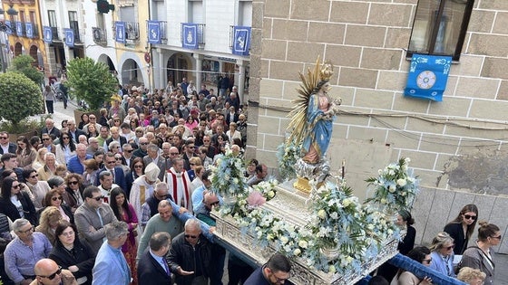 El obispo preside los cultos del lunes de Pascua de la Patrona