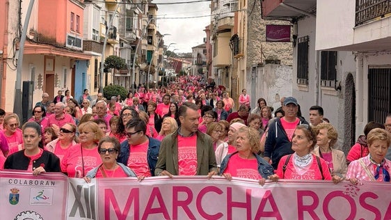 La marea rosa desafía al mal tiempo en Jaraíz