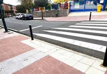 Baldosas táctiles de la avenida de la Montaña de Jaraíz
