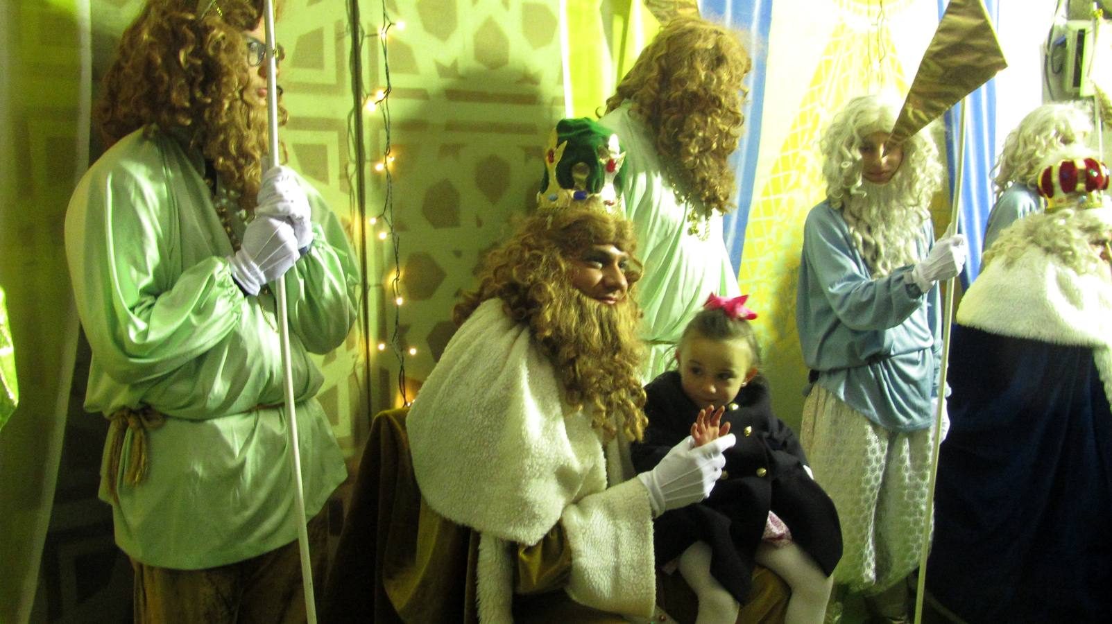 Recepción de los Reyes a los niños.