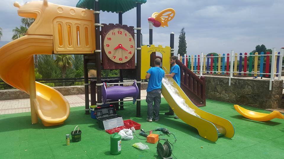 Mejoras en el parque infantil Puente Los Bolos. 