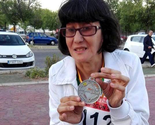 Yolanda Roncero, con la medalla paralímpica.