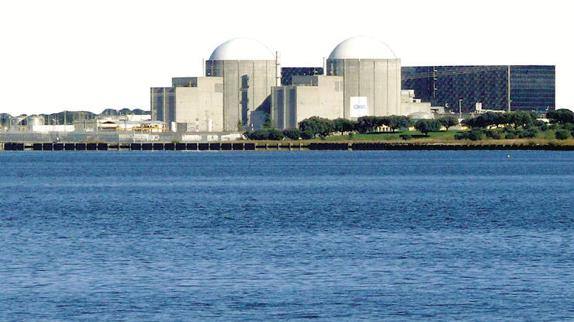 Embalse y central nuclear de Almaraz.