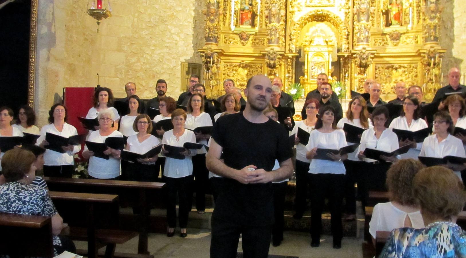 Actuación de Coro Rivas, el sábado.