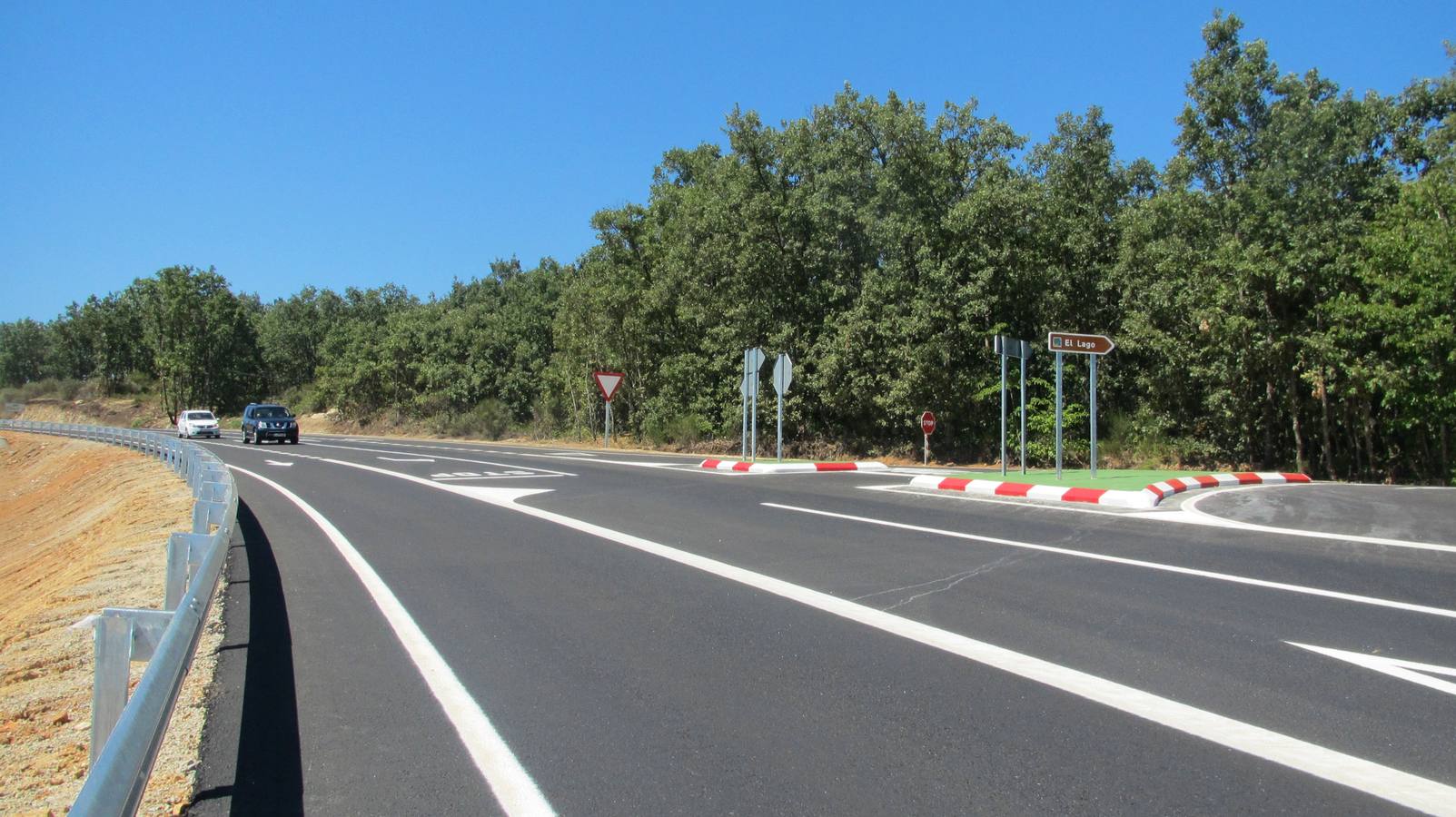 Accesos al Lago, remodelados. 