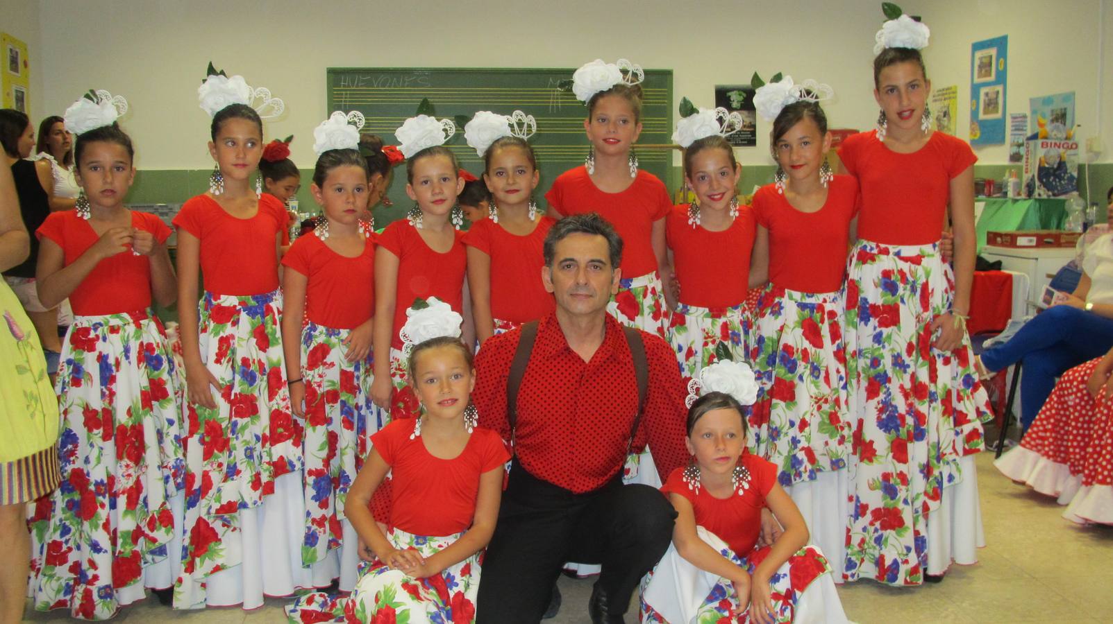 José Luis Nevado y sus alumnas.