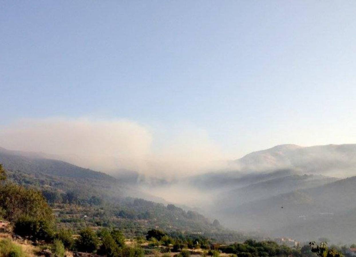 Controlado el incendio forestal que ha afectado al entorno natural de Garganta la Olla