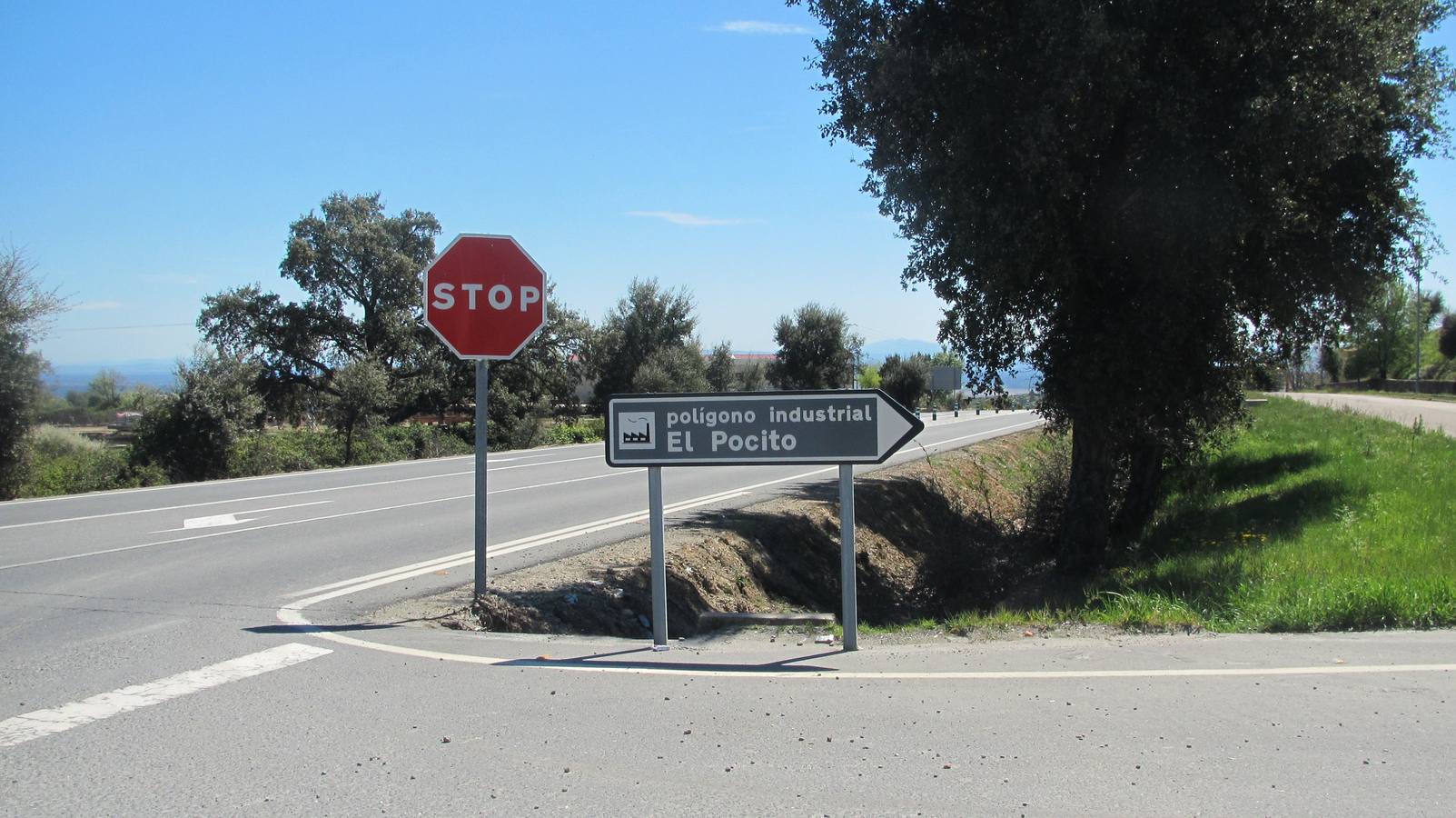 Señalización a la entrada del polígono