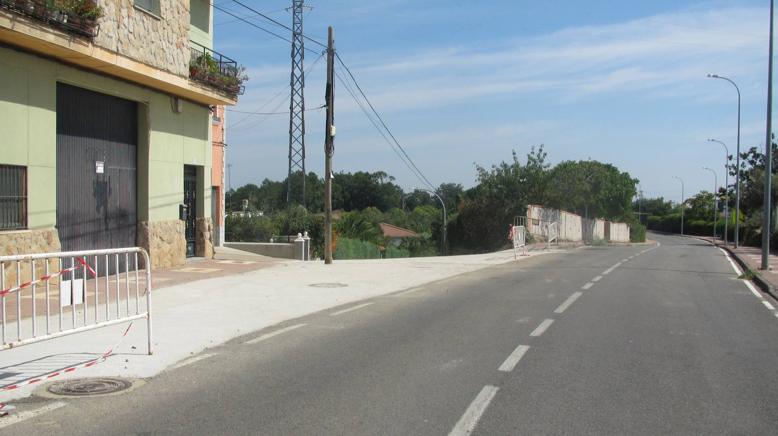 El Ayuntamiento urbaniza la calle Camino Viejo de Collado