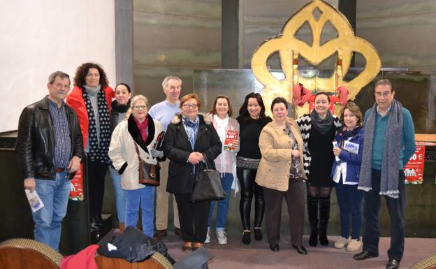 Autoridades y responsables de ASINJE con todos los premiados. 