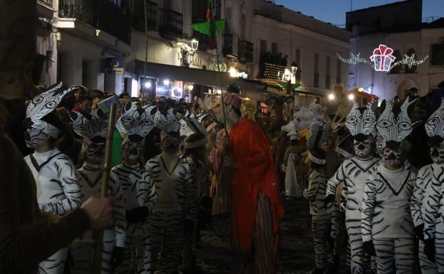 La Asociación juvenil La Trouppe ofreció una espectacular recreación de los personajes del Rey León.