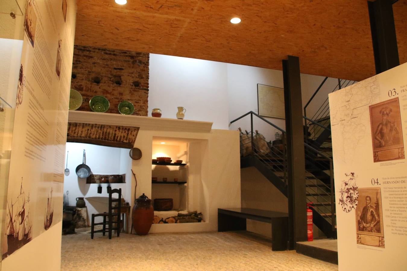 La Casa-Museo Vasco Núñez de Balboa reabrió, ayer, sus puertas con motivo del V Centenario de la muerte del ilustre explorador, gobernante y conquistador jerezano. Virginia Borrallo, alcaldesa del municipio, y Antonio Torrado, miembro de la oficina de turismo, destacaron que esta reapertura se debe a que la Casa-Museo necesitaba «llenarse de contenido y ampliar su colección de enseres». La cita se convirtió, junto con la presentación del cupón de la ONCE el pasado 10 de enero, en el prólogo de una programación de actividades que se desarrollará durante el mes de febrero.