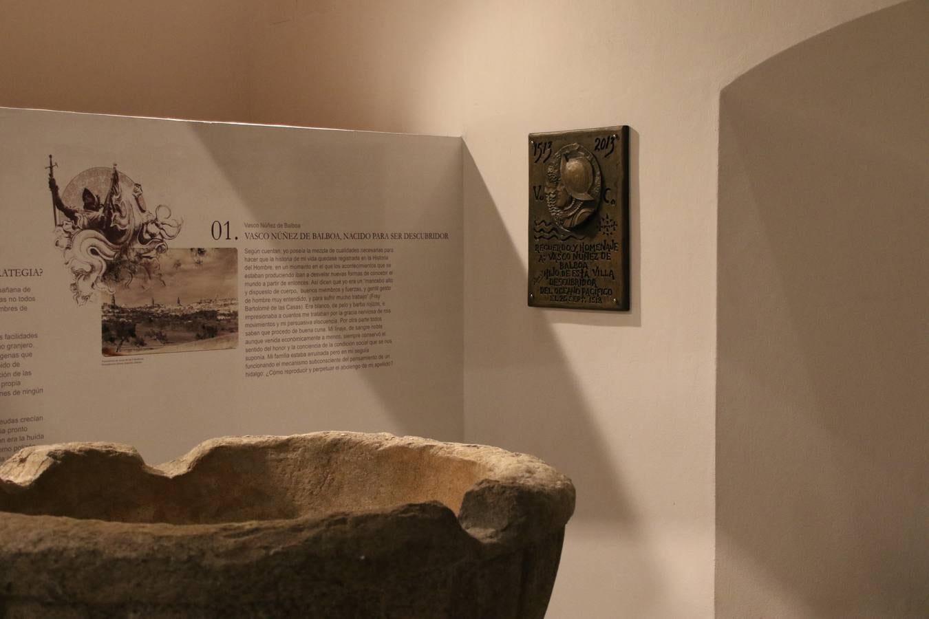La Casa-Museo Vasco Núñez de Balboa reabrió, ayer, sus puertas con motivo del V Centenario de la muerte del ilustre explorador, gobernante y conquistador jerezano. Virginia Borrallo, alcaldesa del municipio, y Antonio Torrado, miembro de la oficina de turismo, destacaron que esta reapertura se debe a que la Casa-Museo necesitaba «llenarse de contenido y ampliar su colección de enseres». La cita se convirtió, junto con la presentación del cupón de la ONCE el pasado 10 de enero, en el prólogo de una programación de actividades que se desarrollará durante el mes de febrero.