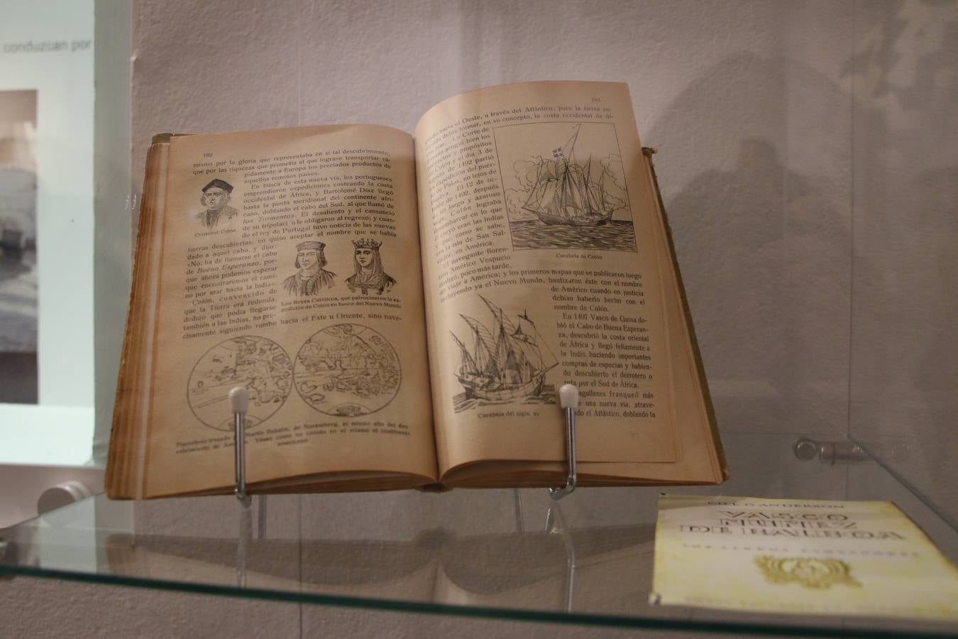 La Casa-Museo Vasco Núñez de Balboa reabrió, ayer, sus puertas con motivo del V Centenario de la muerte del ilustre explorador, gobernante y conquistador jerezano. Virginia Borrallo, alcaldesa del municipio, y Antonio Torrado, miembro de la oficina de turismo, destacaron que esta reapertura se debe a que la Casa-Museo necesitaba «llenarse de contenido y ampliar su colección de enseres». La cita se convirtió, junto con la presentación del cupón de la ONCE el pasado 10 de enero, en el prólogo de una programación de actividades que se desarrollará durante el mes de febrero.