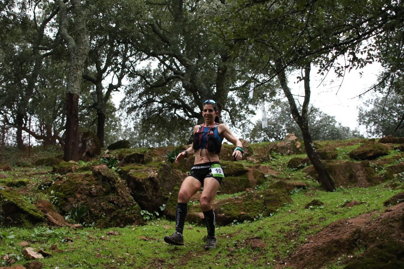 Daniel Remón Señorán, en masculino, y Beatriz González Suárez, en femenino, han sido los vencedores absolutos del I Trail Jerez de los Caballeros-Sierra San José que se ha celebrado, esta mañana, en el municipio. La prueba, de 27 kilómetros, ha contado con un circuito alternativo, de 11 kilómetros, donde el jerezano Fernando Méndez García y María Isabel González Méndez se han alzado con la victoria. Más de 200 corredores han disfrutado de esta prueba que ha conjugado deporte y naturaleza.