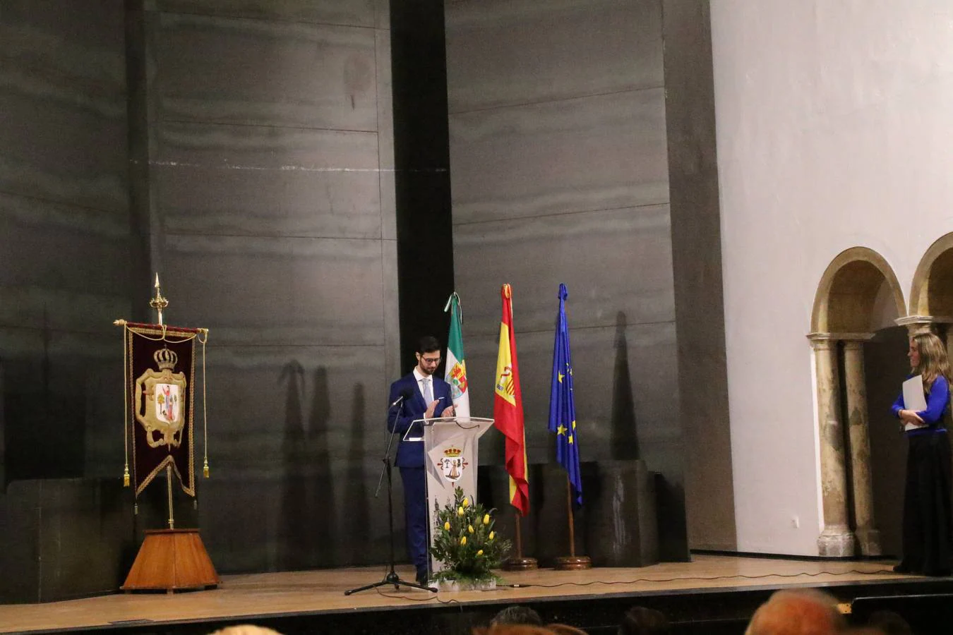 El auditorio del Conventual San Agustín ha acogido, esta mañana, la entrega de la 'Medalla de Jerezano Ilustre' a Feliciano Correa, historiador, profesor, escritor, articulista, académico y cronista oficial de Jerez de los Caballeros.