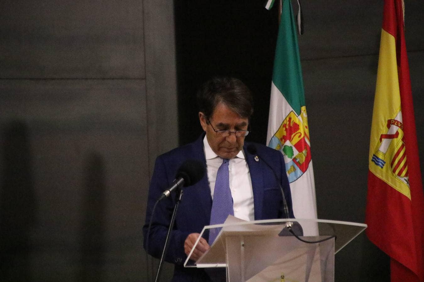 El auditorio del Conventual San Agustín ha acogido, esta mañana, la entrega de la 'Medalla de Jerezano Ilustre' a Feliciano Correa, historiador, profesor, escritor, articulista, académico y cronista oficial de Jerez de los Caballeros.