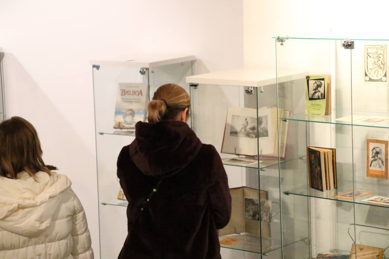 Jerez de los Caballeros acogió, ayer, la primera edición de la Ruta nocturna teatralizada 'Conquistadores Jerezanos' que, con motivo del V Centenario de la Muerte de Vasco Núñez de Balboa, se ha llevado a cabo. Pequeños y mayores disfrutaron con las historias de Vasco Núñez de Balboa, Hernando de Soto, Nuño de Tovar... en una ruta «de todos, diseñada y puesta en marcha por jerezanos a través de la Oficina de Turismo y la Concejalía de Cultura», señala Antonio Torrado, técnico de la citada Oficina, «más de 150 personas, propios y foráneos, han querido conocer la historia y cultura de Jerez, por lo que la valoración de la jornada es más que positiva».