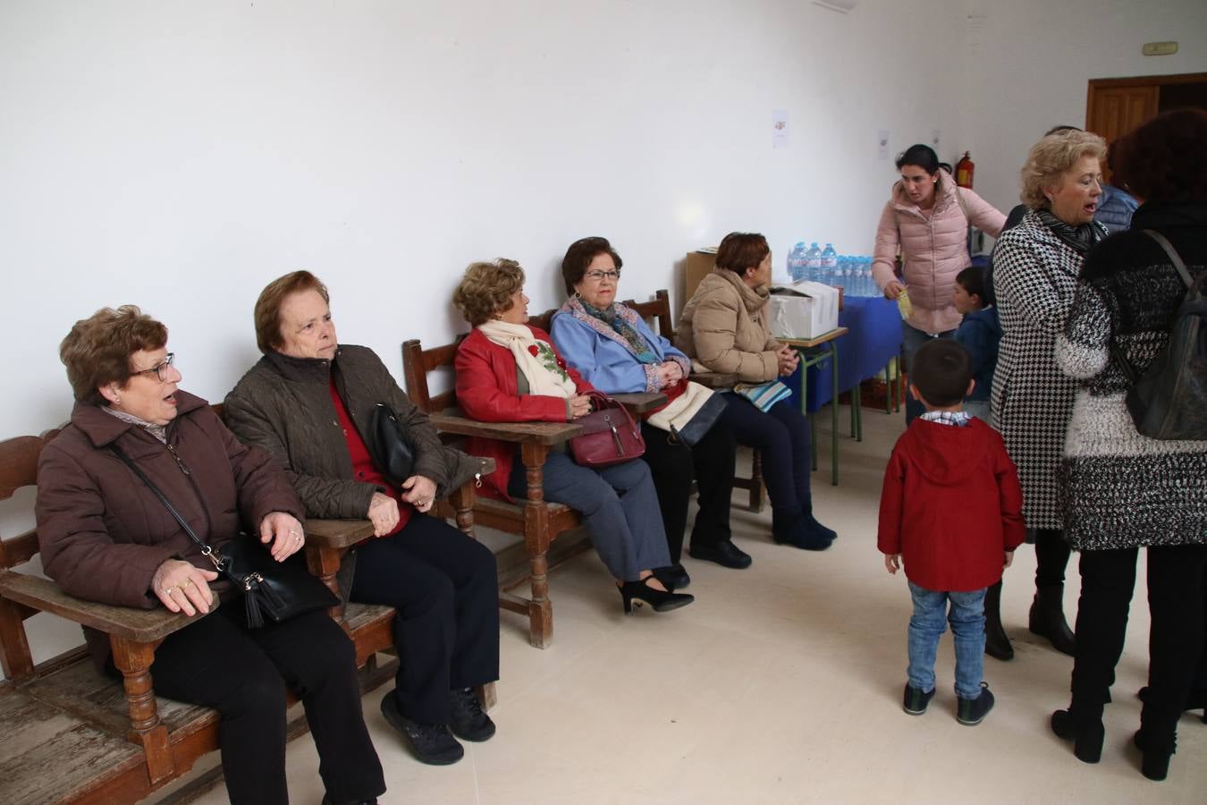 La Asociación de Mujeres Progresistas 'Felisa Tanco' inauguró, ayer, la exposición fotográfica 'Abuelas en movimiento. Instinto vital', enmarcada en los actos conmemorativos del Día Internacional de la Mujer, que se celebra hoy. Una exposición que tiene como objetivo poner en valor el papel que las abuelas juegan en la actualidad y la aportación que está teniendo en la sociedad y en la familia.