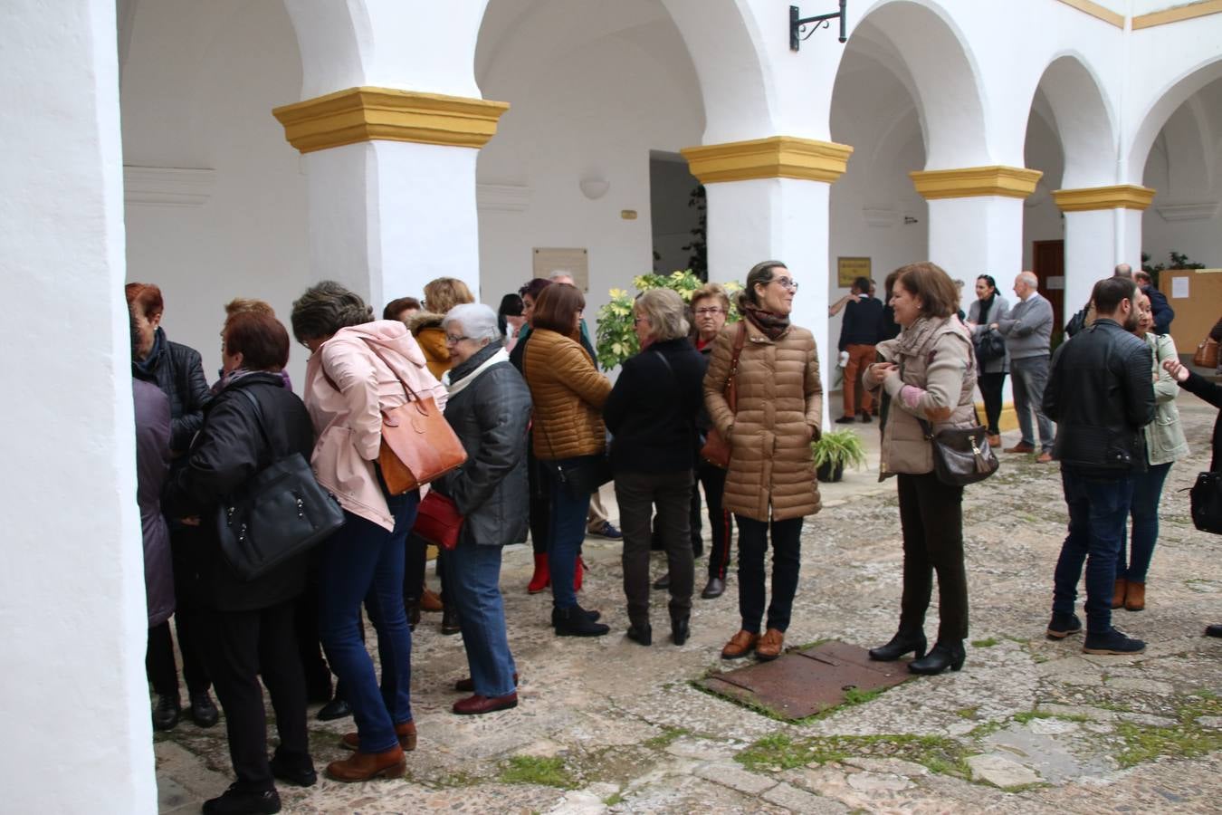 La Asociación de Mujeres Progresistas 'Felisa Tanco' inauguró, ayer, la exposición fotográfica 'Abuelas en movimiento. Instinto vital', enmarcada en los actos conmemorativos del Día Internacional de la Mujer, que se celebra hoy. Una exposición que tiene como objetivo poner en valor el papel que las abuelas juegan en la actualidad y la aportación que está teniendo en la sociedad y en la familia.