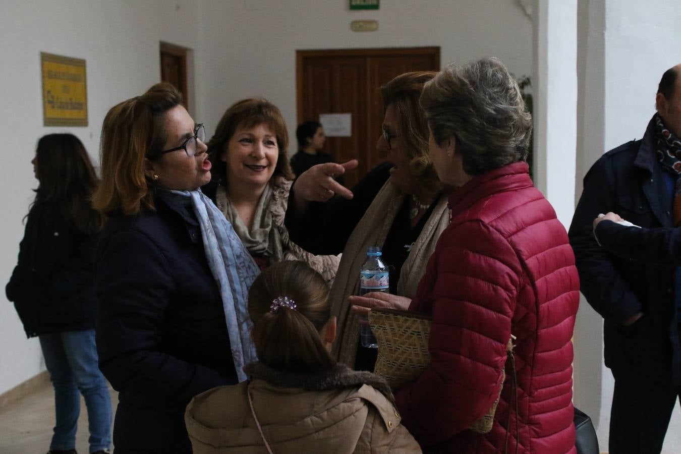 La Asociación de Mujeres Progresistas 'Felisa Tanco' inauguró, ayer, la exposición fotográfica 'Abuelas en movimiento. Instinto vital', enmarcada en los actos conmemorativos del Día Internacional de la Mujer, que se celebra hoy. Una exposición que tiene como objetivo poner en valor el papel que las abuelas juegan en la actualidad y la aportación que está teniendo en la sociedad y en la familia.