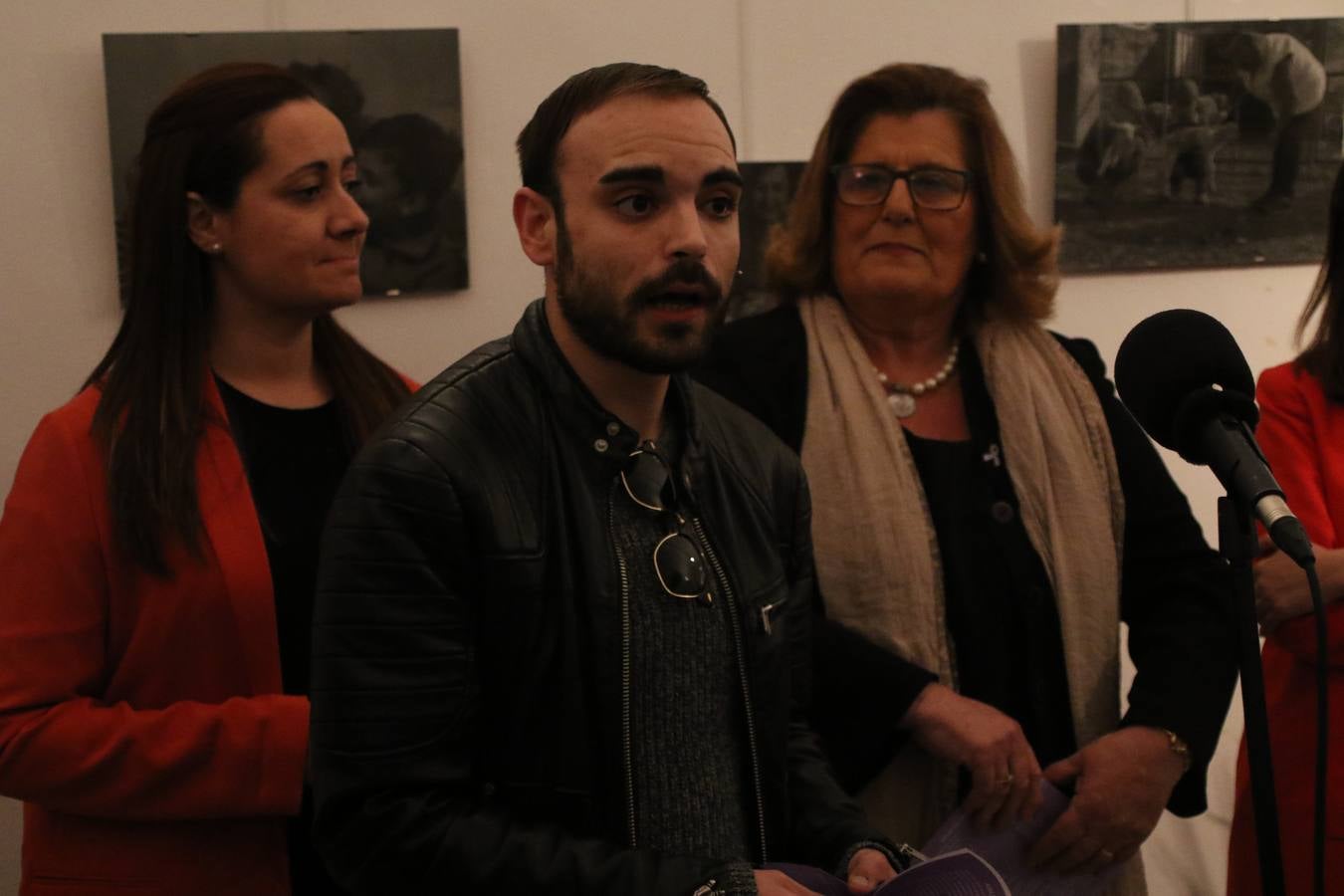 La Asociación de Mujeres Progresistas 'Felisa Tanco' inauguró, ayer, la exposición fotográfica 'Abuelas en movimiento. Instinto vital', enmarcada en los actos conmemorativos del Día Internacional de la Mujer, que se celebra hoy. Una exposición que tiene como objetivo poner en valor el papel que las abuelas juegan en la actualidad y la aportación que está teniendo en la sociedad y en la familia.
