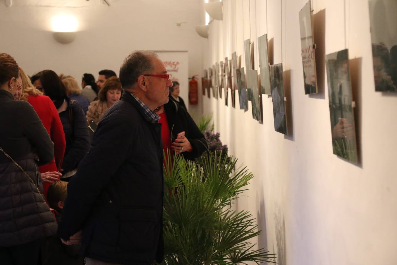 La Asociación de Mujeres Progresistas 'Felisa Tanco' inauguró, ayer, la exposición fotográfica 'Abuelas en movimiento. Instinto vital', enmarcada en los actos conmemorativos del Día Internacional de la Mujer, que se celebra hoy. Una exposición que tiene como objetivo poner en valor el papel que las abuelas juegan en la actualidad y la aportación que está teniendo en la sociedad y en la familia.