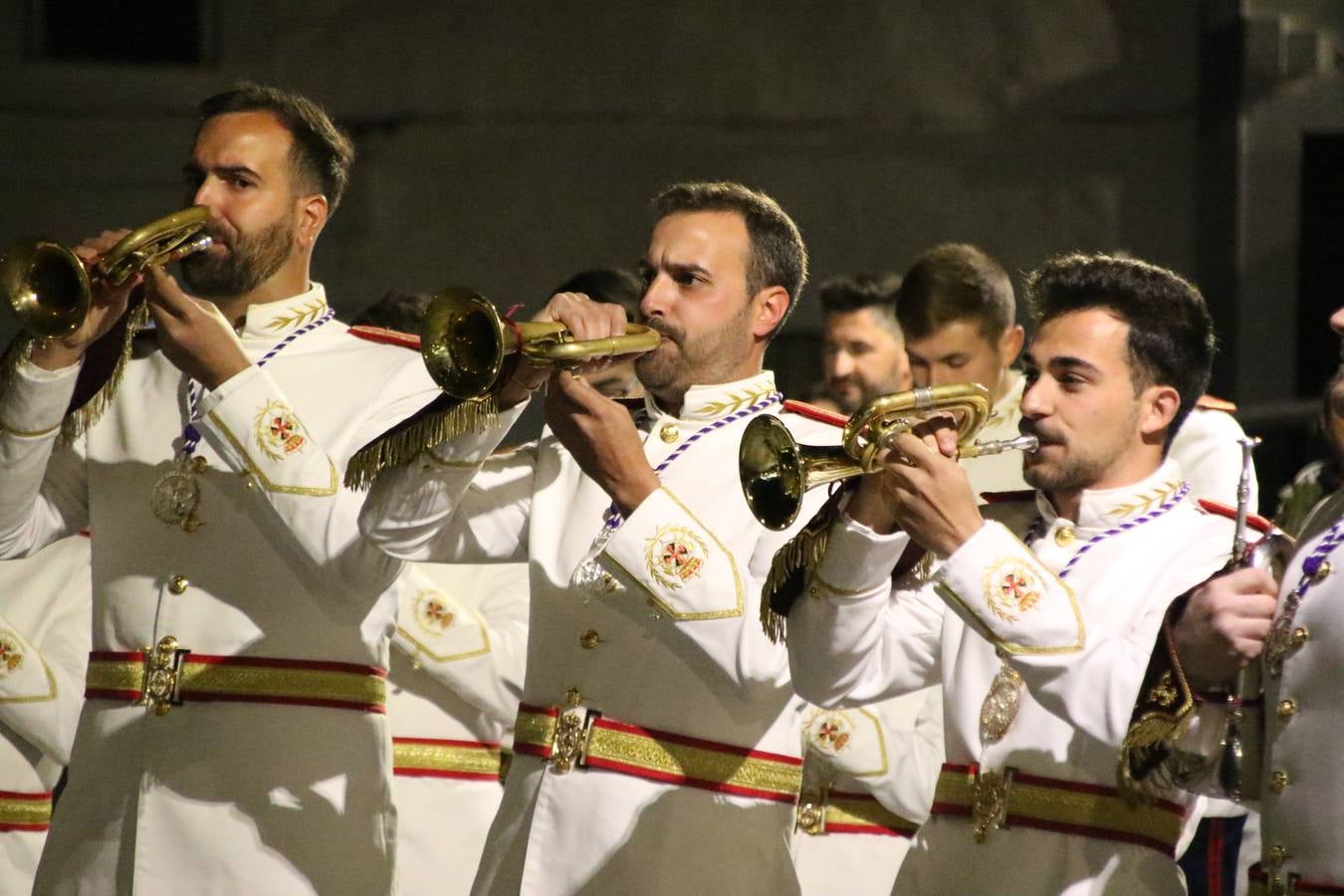 La Banda de Cornetas y Tambores 'Nuestra Señora del Rosario' (Los Catalinos) de Jerez de los Caballeros ofreció, ayer, un concierto en el Llano de los Mártires. La cita se enmarca en los actos organizados por la Pontificia y Real Cofradía del Señor Coronado de Espinas, Santísimo Cristo de la Flagelación y María Santísima de la Amargura con motivo del 245 aniversario de su fundación.