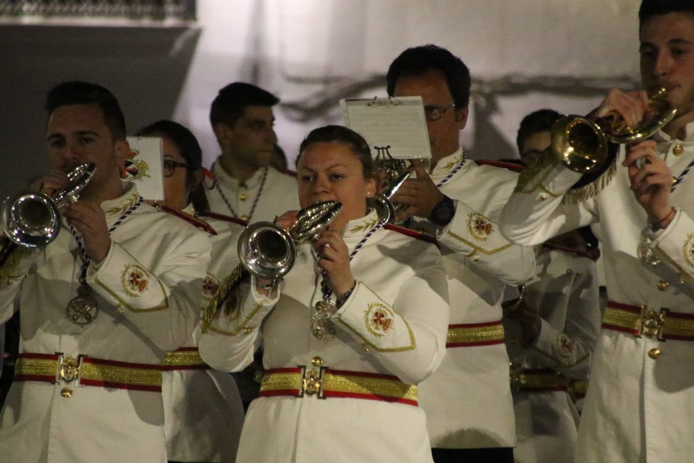 La Banda de Cornetas y Tambores 'Nuestra Señora del Rosario' (Los Catalinos) de Jerez de los Caballeros ofreció, ayer, un concierto en el Llano de los Mártires. La cita se enmarca en los actos organizados por la Pontificia y Real Cofradía del Señor Coronado de Espinas, Santísimo Cristo de la Flagelación y María Santísima de la Amargura con motivo del 245 aniversario de su fundación.