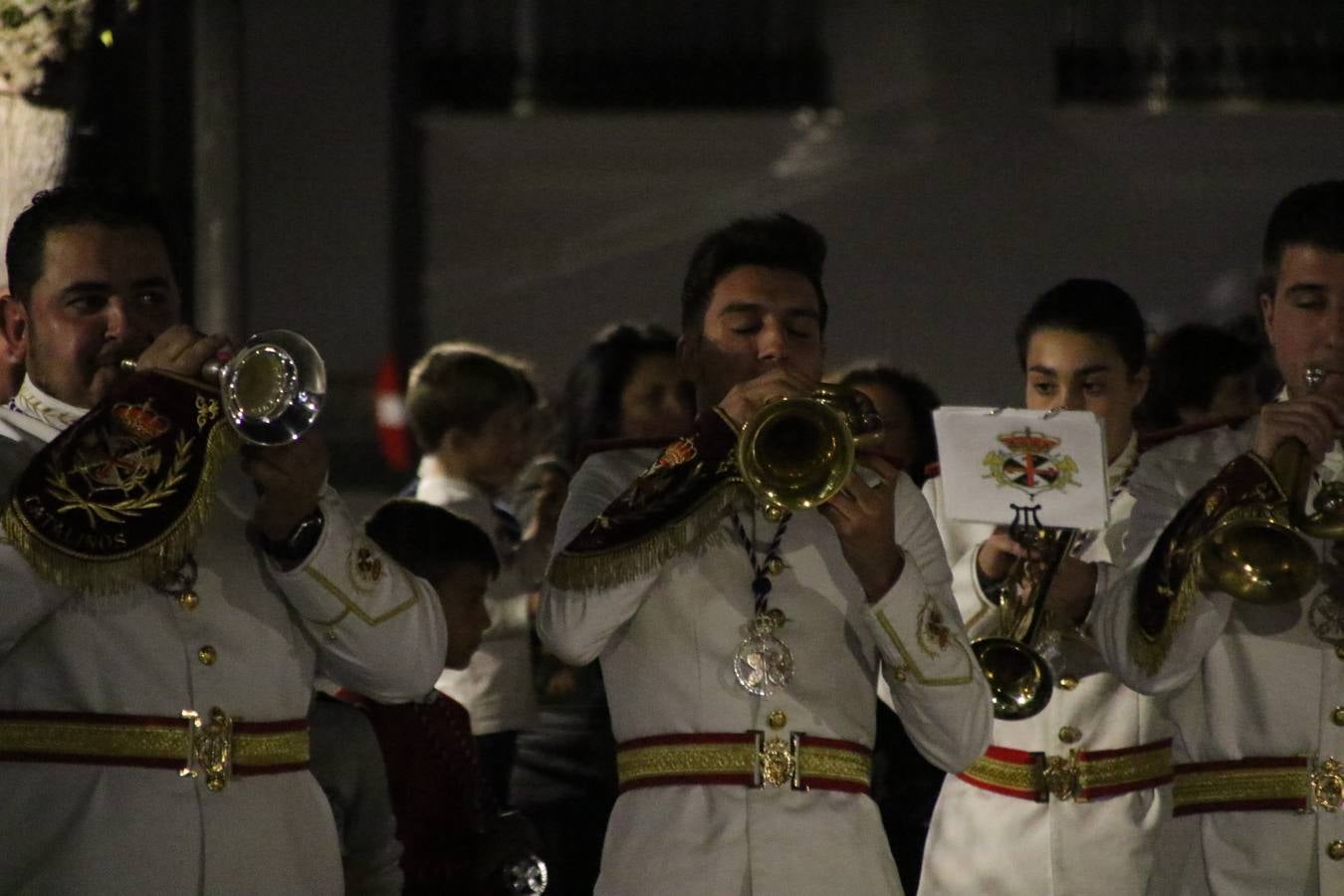 La Banda de Cornetas y Tambores 'Nuestra Señora del Rosario' (Los Catalinos) de Jerez de los Caballeros ofreció, ayer, un concierto en el Llano de los Mártires. La cita se enmarca en los actos organizados por la Pontificia y Real Cofradía del Señor Coronado de Espinas, Santísimo Cristo de la Flagelación y María Santísima de la Amargura con motivo del 245 aniversario de su fundación.