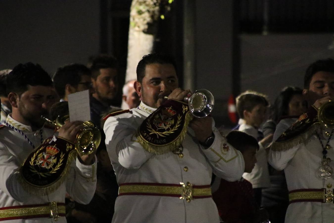 La Banda de Cornetas y Tambores 'Nuestra Señora del Rosario' (Los Catalinos) de Jerez de los Caballeros ofreció, ayer, un concierto en el Llano de los Mártires. La cita se enmarca en los actos organizados por la Pontificia y Real Cofradía del Señor Coronado de Espinas, Santísimo Cristo de la Flagelación y María Santísima de la Amargura con motivo del 245 aniversario de su fundación.