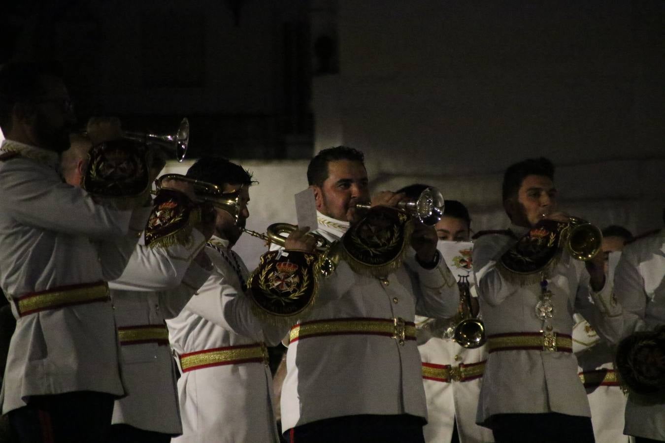 La Banda de Cornetas y Tambores 'Nuestra Señora del Rosario' (Los Catalinos) de Jerez de los Caballeros ofreció, ayer, un concierto en el Llano de los Mártires. La cita se enmarca en los actos organizados por la Pontificia y Real Cofradía del Señor Coronado de Espinas, Santísimo Cristo de la Flagelación y María Santísima de la Amargura con motivo del 245 aniversario de su fundación.
