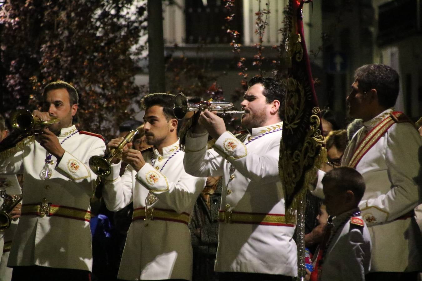 La Banda de Cornetas y Tambores 'Nuestra Señora del Rosario' (Los Catalinos) de Jerez de los Caballeros ofreció, ayer, un concierto en el Llano de los Mártires. La cita se enmarca en los actos organizados por la Pontificia y Real Cofradía del Señor Coronado de Espinas, Santísimo Cristo de la Flagelación y María Santísima de la Amargura con motivo del 245 aniversario de su fundación.