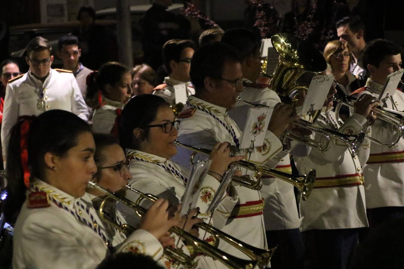 La Banda de Cornetas y Tambores 'Nuestra Señora del Rosario' (Los Catalinos) de Jerez de los Caballeros ofreció, ayer, un concierto en el Llano de los Mártires. La cita se enmarca en los actos organizados por la Pontificia y Real Cofradía del Señor Coronado de Espinas, Santísimo Cristo de la Flagelación y María Santísima de la Amargura con motivo del 245 aniversario de su fundación.