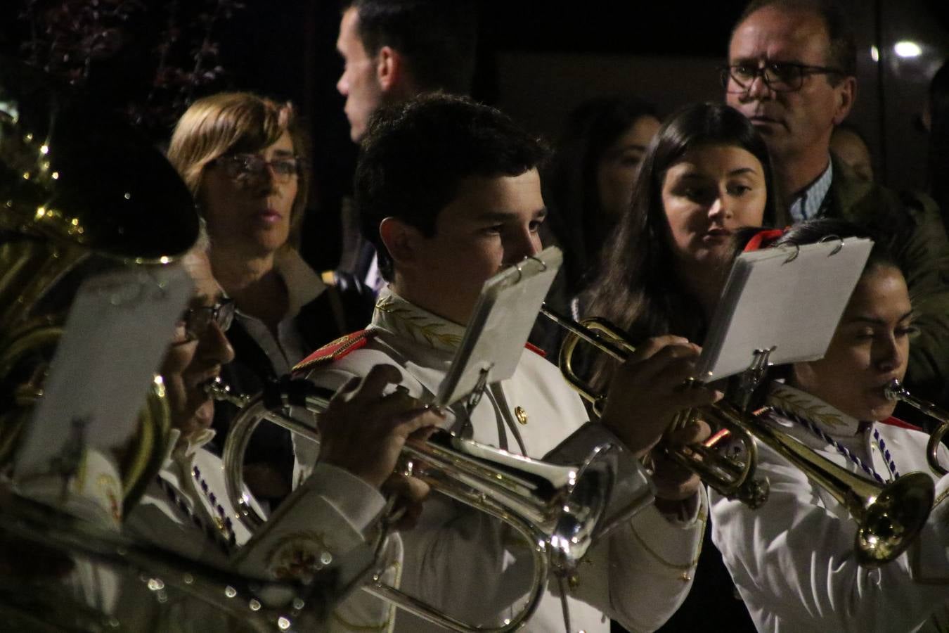 La Banda de Cornetas y Tambores 'Nuestra Señora del Rosario' (Los Catalinos) de Jerez de los Caballeros ofreció, ayer, un concierto en el Llano de los Mártires. La cita se enmarca en los actos organizados por la Pontificia y Real Cofradía del Señor Coronado de Espinas, Santísimo Cristo de la Flagelación y María Santísima de la Amargura con motivo del 245 aniversario de su fundación.