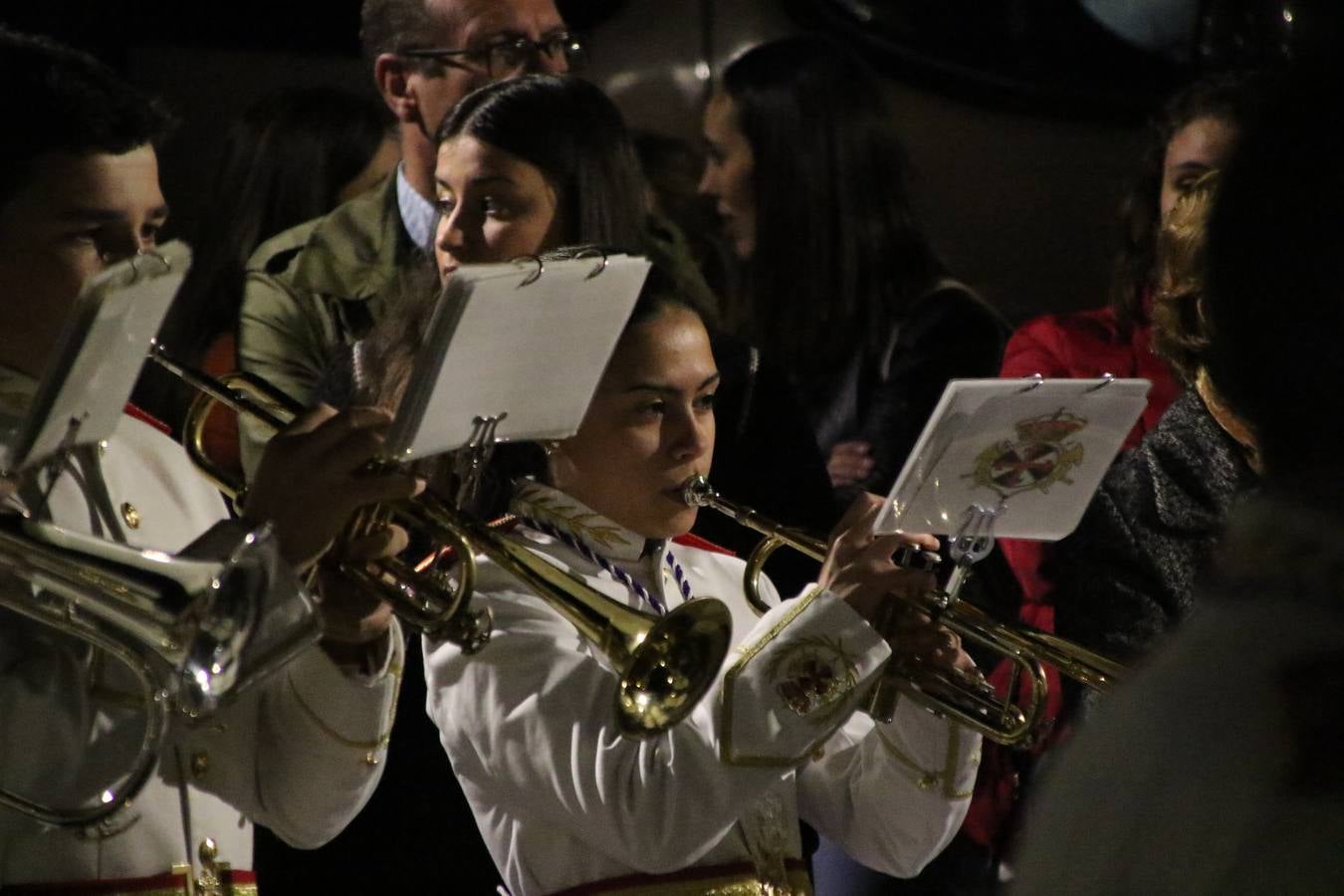 La Banda de Cornetas y Tambores 'Nuestra Señora del Rosario' (Los Catalinos) de Jerez de los Caballeros ofreció, ayer, un concierto en el Llano de los Mártires. La cita se enmarca en los actos organizados por la Pontificia y Real Cofradía del Señor Coronado de Espinas, Santísimo Cristo de la Flagelación y María Santísima de la Amargura con motivo del 245 aniversario de su fundación.