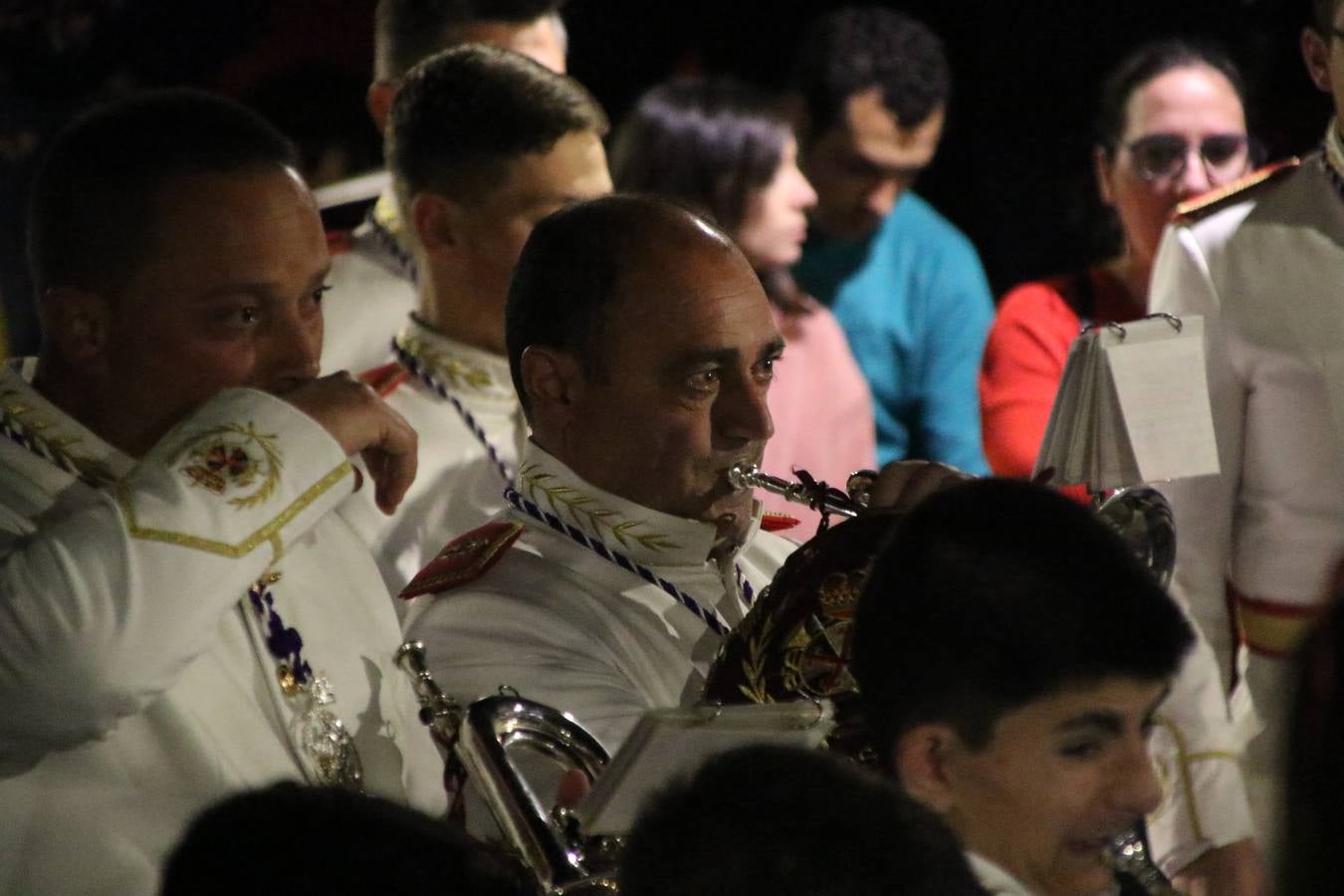 La Banda de Cornetas y Tambores 'Nuestra Señora del Rosario' (Los Catalinos) de Jerez de los Caballeros ofreció, ayer, un concierto en el Llano de los Mártires. La cita se enmarca en los actos organizados por la Pontificia y Real Cofradía del Señor Coronado de Espinas, Santísimo Cristo de la Flagelación y María Santísima de la Amargura con motivo del 245 aniversario de su fundación.